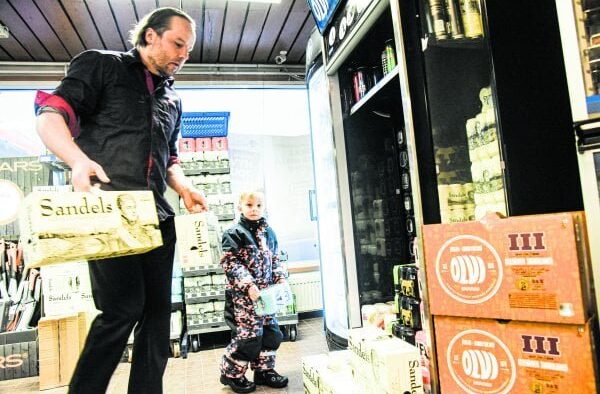 M Huuskonen ky valittiin Vuoden 2020 yritykseksi Kiuruvedellä. Yritys on toiminut 1980-luvulta saakka. Kuvassa Marko Huuskonen ja Eemil-poika. Kuva on vuodelta 2021.