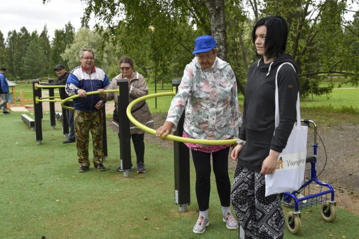 Varapäre Elina ja osallistujia nettiin