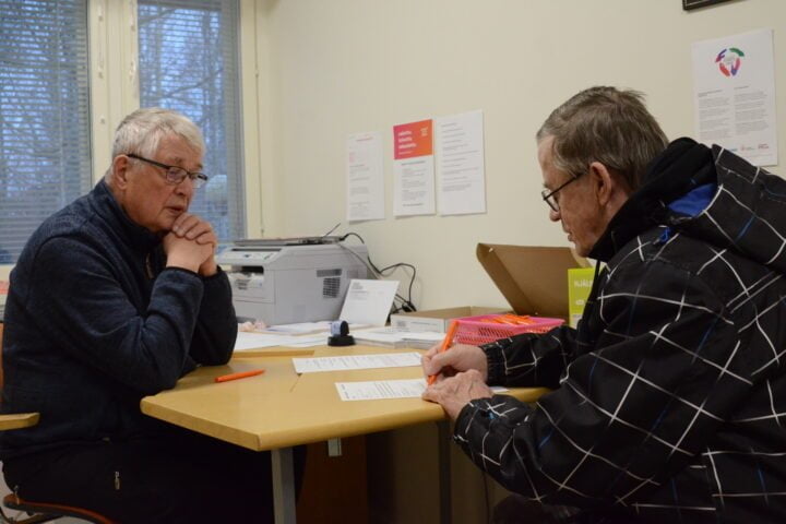 Seurakuntavaalit ennakkoäänestys Seppo Räihä ja Mauri Knuutinen