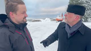 Piispa Jari Jolkkonen vieraili Lapinsalon Pajulan luomumaitotilalla 10.2.2023 (Nostokuva)