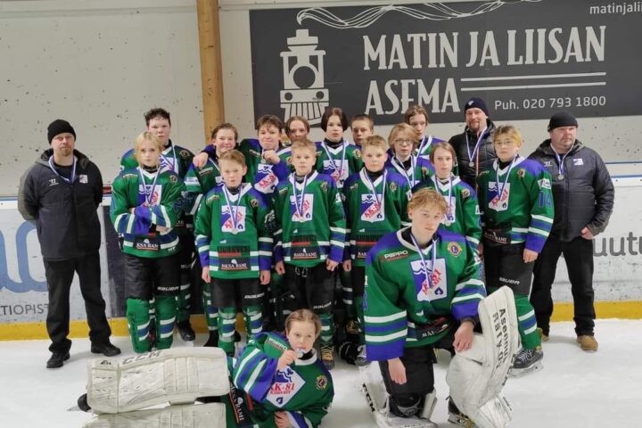 KK-81 U14 AA-sarjan hopeajoukkue