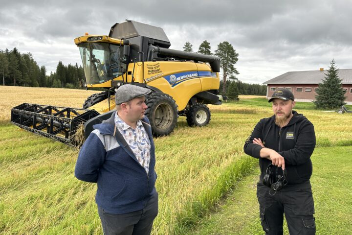 Aleksi Pesosella (oik.) on monenlaista urakointia, hyvät työntekijät ovat kullanarvoisia.