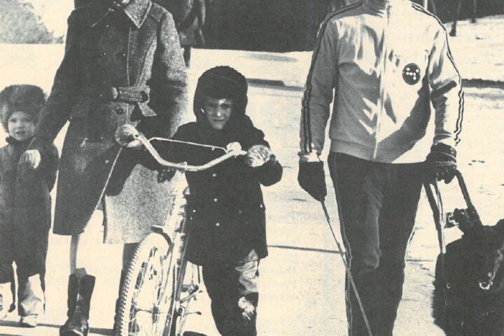Vanha kuva Ikäläisen perhe 1974