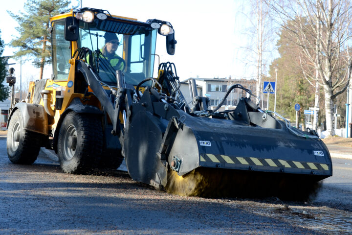 arto_vornanen_katujen_lakaisu_netti