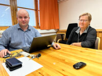 Kiuruveden kaupunginjohtaja Juha-Pekka Rusanen ja va. hallinto- ja talousjohtaja Terttu Ruotsalainen esittelivät budjettia alkusyksystä