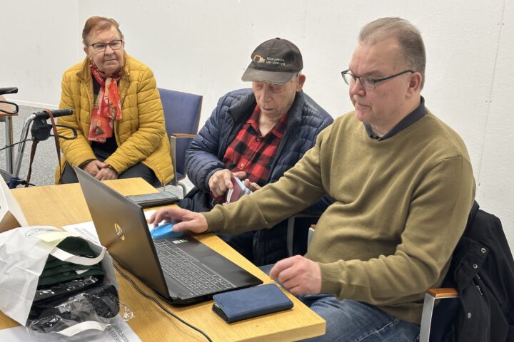 Henkkarit kaikille -kampanja Pirkko Rytkönen Juhani Kolehmainen ja Jouko Kastarinen