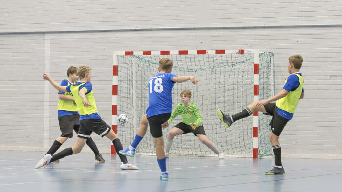 KiuPa ja Toivalan Urheilijat ToU P14 Ykkönen futsal Kiuruveden liikuntahalli (kuvaaja Riitta Airaksinen)_käsitelty