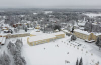 Jos kuitenkin köyhä kaupunki haluaa kaupungin itsenäisyyden ja opettajien laskutaidon monumentin rakentaa, niin tehtäköön sitten niin, kirjoittaa Seppo Piippo..
