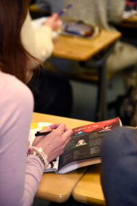 Yläkoulusta on tullut 127 sisäilmaoireilmoitusta vuosien 2023 ja 2024 aikana. Kuva on kuvituskuva.