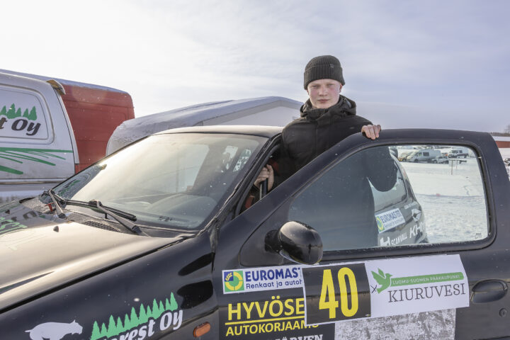 Rapakkojoki SM-rallisprint Sakke Säisä KiuUA Renault Clio_käsitelty (kuvaaja Riitta Airaksinen)