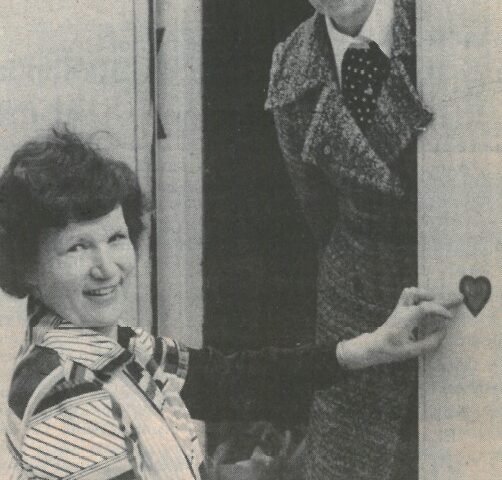 Vanha kuva Kiuruvesi-lehti vuosi 1975 Lions Club Sydämien kauppa Esteri Kauhanen ja Jenny Puskala