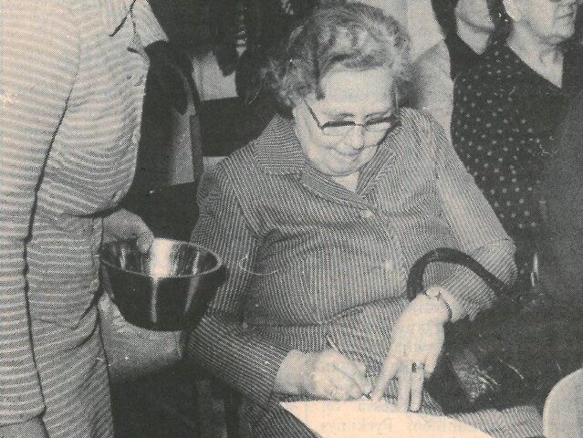 Vanha kuva Kiuruvesi-lehti vuosi 1975 kodinpäivät arpajaiset