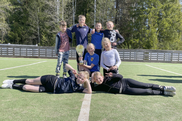 Alakoululaisten jalkapalloturnaus Luupuveden koululla (kuvaaja Esko Huttunen)_käsitelty
