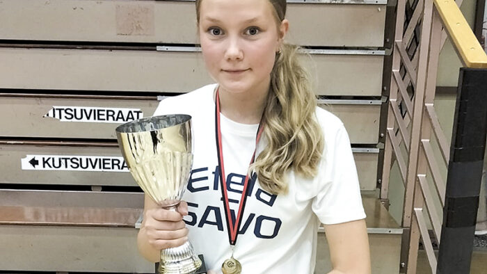 Eveliina Väänänen lentopallo Itä-Suomi Cupin kulta mestaruus (kuvaaja Tarja Help-Väänänen)_käsitelty