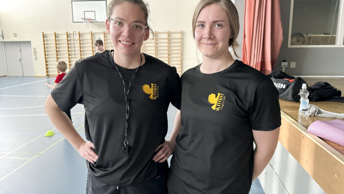 Kiuru Rugby Clubin maajoukkuepelaajat Taru Nuutinen ja Noora Nöjd_käsitelty
