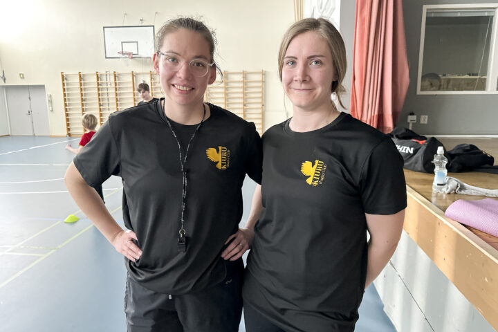 Kiuru Rugby Clubin maajoukkuepelaajat Taru Nuutinen ja Noora Nöjd_käsitelty