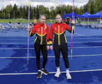 Kiuruveden Urheilijat keihäänheitto Silja Auvinen ja Enni Pennanen Vantaan talvimestaruuskisoissa_nettiin