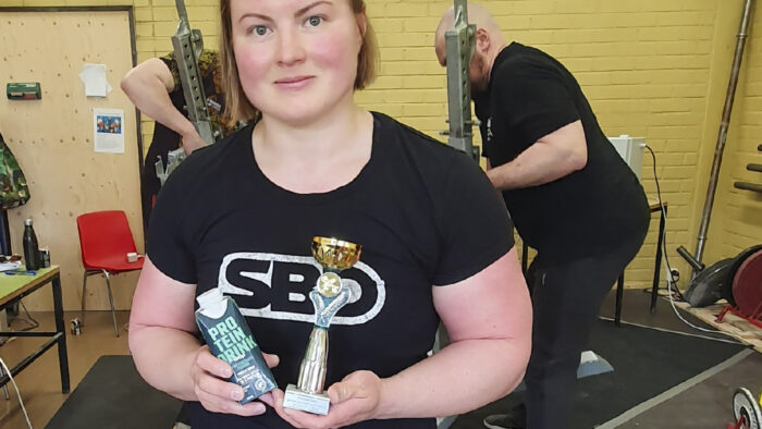 Leena Saastamoinen Kiuruveden Urheilijat penkkipunnerrus voimailu kansalliset kisat Kiuruvedellä_nettiin