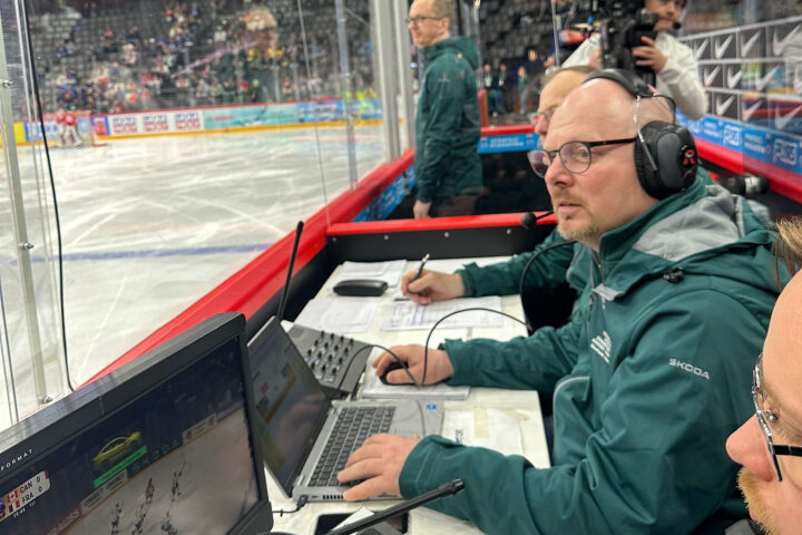 Mika Kämäräinen toimitsijana jääkiekon MM-kisoissa 2_nettiin