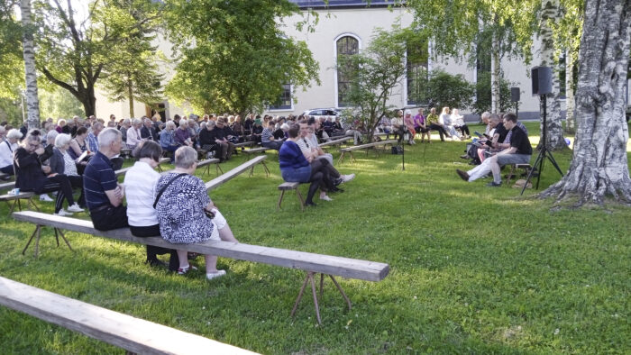 Herättäjäjuhlille lähtöseurat (kuvaaja Maarit Äyhynmäki)_nettiin