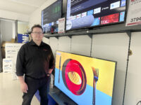 Veikon kone televisiot HD-siirtymä teräväpiirto myyjä Kari Grönqvist_käsitelty