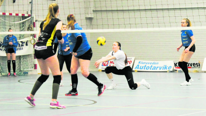 Vilma Lohvan tyylinäytettä, Lotta Valtonen varmisttaa vieressä