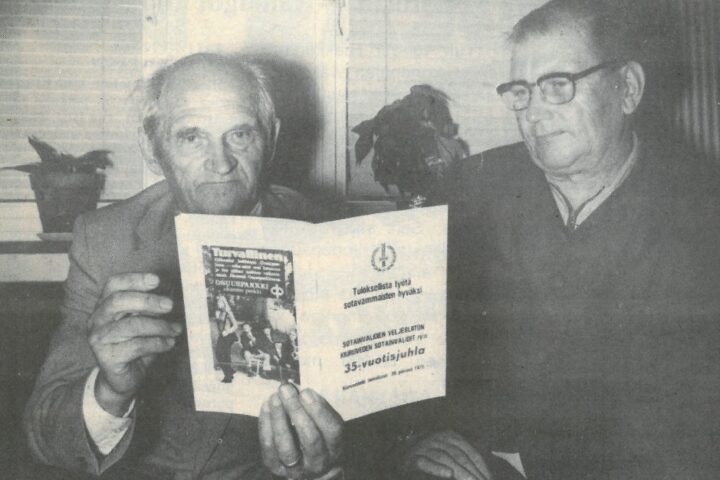 Vanha kuva Kiuruvesi-lehti vuosi 1975 Rieti Partanen ja Tauno Huttunen Kiuruveden Sotainvalidit ry