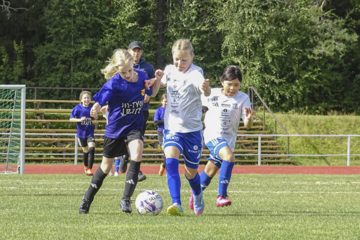 KiuPa ja PK-37 jalkapallo T10 (kuvaaja Pekka Kattainen)_käsitelty