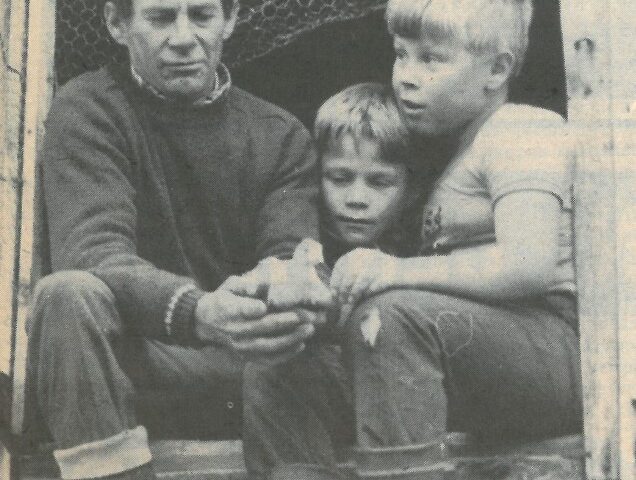 Vanha kuva Kiuruvesi-lehti vuosi 1975 fasaani lintu Pertti Marin ja pojat