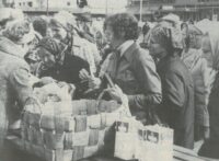 Vanha kuva Kiuruvesi-lehti vuosi 1975 tori minipäivät markkinat tapahtuma