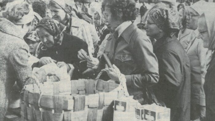 Vanha kuva Kiuruvesi-lehti vuosi 1975 tori minipäivät markkinat tapahtuma