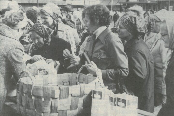 Vanha kuva Kiuruvesi-lehti vuosi 1975 tori minipäivät markkinat tapahtuma