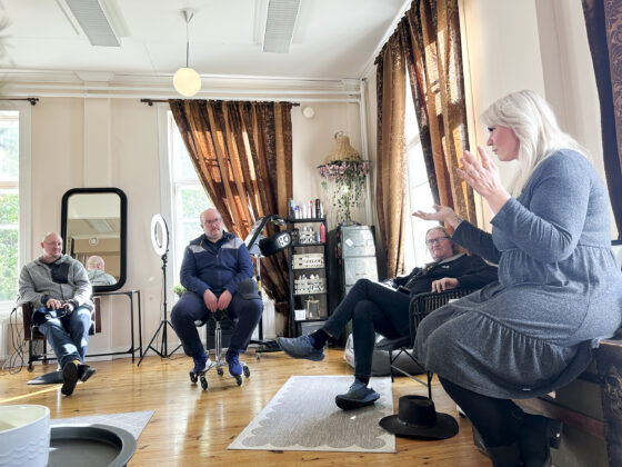 Elinkeinojaosto HairCut Factorylla Henri Huttunen Juha-Pekka Rusanen Matti Lappalainen ja Katri Derby_käsitelty