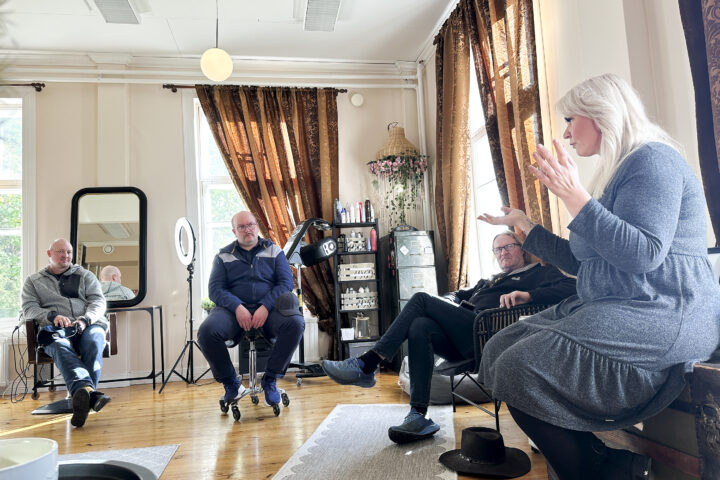Elinkeinojaosto HairCut Factorylla Henri Huttunen Juha-Pekka Rusanen Matti Lappalainen ja Katri Derby_käsitelty