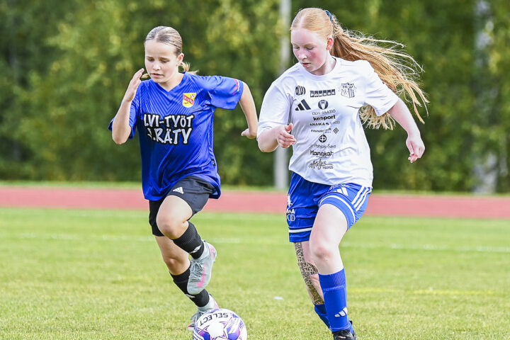 KiuPa ja PK-37 jalkapallo T13-joukkue tytöt (kuvaaja Lassi Myllylä)_käsitelty