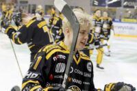 Roope Tossavainen jääkiekko IPK Mestis 1 (kuvaaja Janne Falck)_käsitelty
