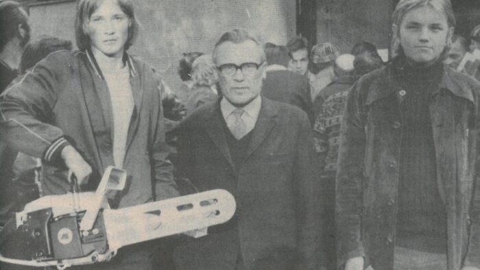 Vanha kuva Kiuruvesi-lehti vuosi 1975 metsätaitokilpailut kolme parasta Väinö Pääkkö Veli Pulkkinen ja Pekka Niskanen