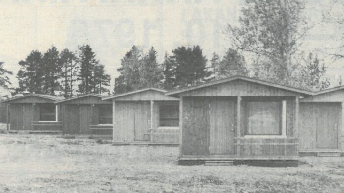 Vanha valokuva Kiuruvesi-lehti vuosi 1975 Hyvölänniemen leirikeskus mökit