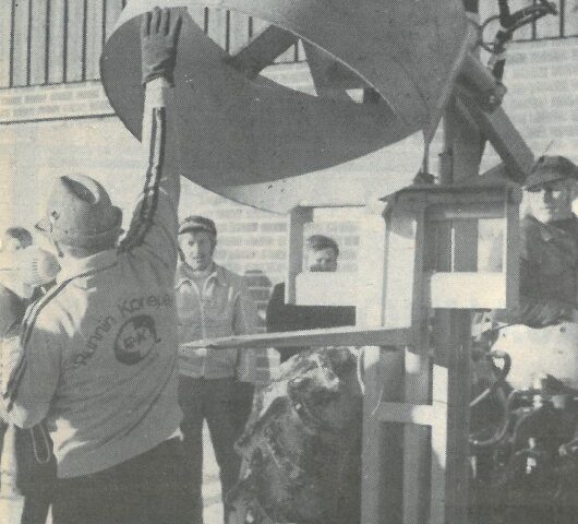 Vanha valokuva Kiuruvesi-lehti vuosi 1975 rehuleikkuri