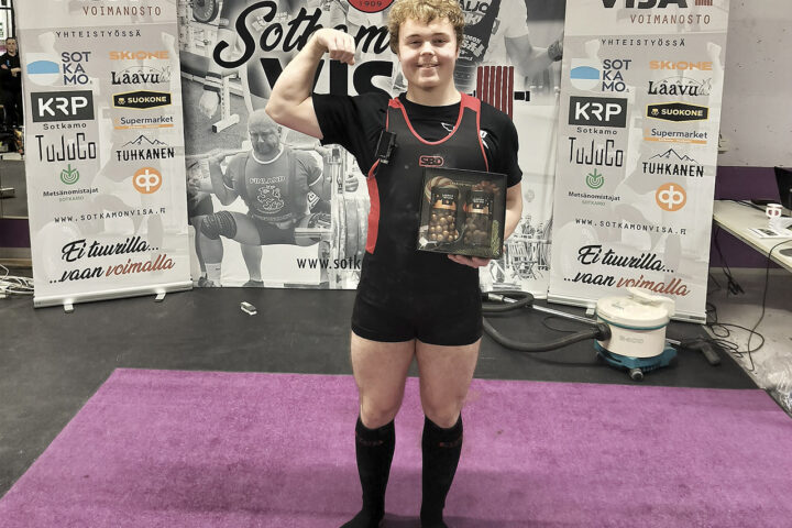 Ilmari Kukkonen voimanosto Kiuruveden Urheilijat_nettiin