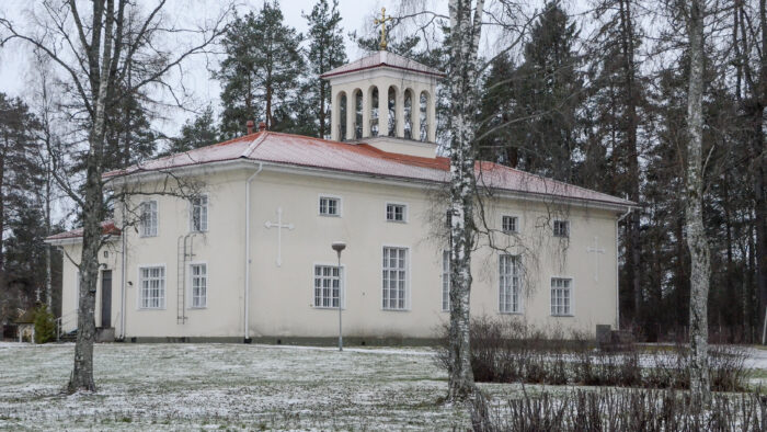Ortodoksien Pyhän Nikolauksen kirkko ulkoa talvella Kiuruvedellä_käsitelty