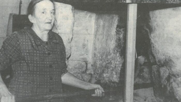 Vanha valokuva Kiuruvesi-lehti vuosi 1975 Kerttu Piippo