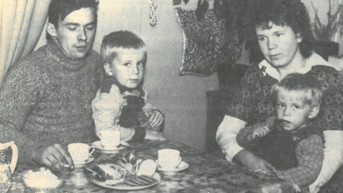 Vanha valokuva Kiuruvesi-lehti vuosi 1975 Kytösten perhe Pihkapuro