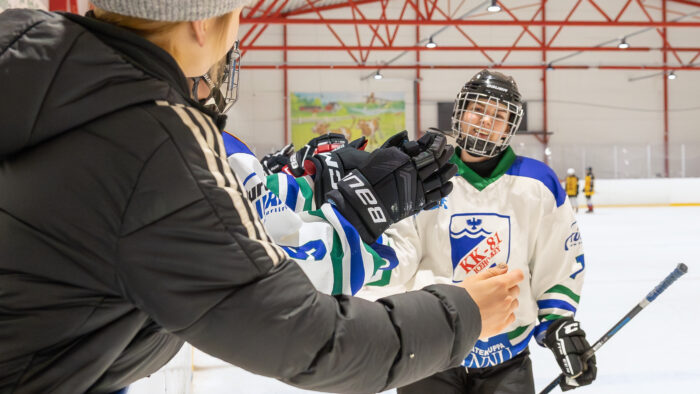 Kiuruveden Kiekko-81 KK-81 naisten jääkiekko harrastesarja (kuvaaja Riitta Airaksinen)