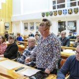 Perussuomalaisten Oona Kanteleenmäki pitämässä puheenvuoroa valtuustossa.