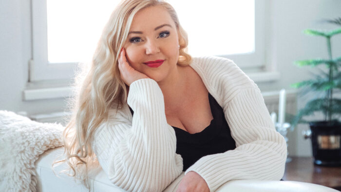 SannaMatinniemi_wienissä_kotona verkko