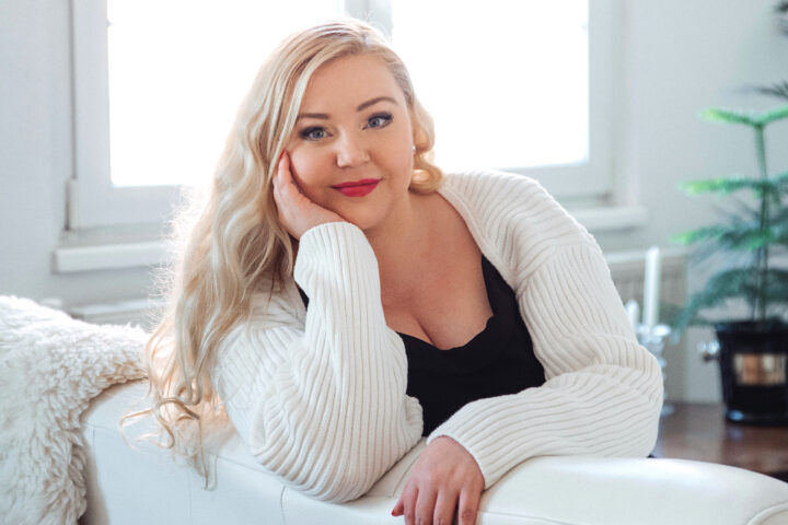 SannaMatinniemi_wienissä_kotona verkko