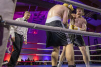 Turpaanvetotalakoot ammattilaisottelu Alex Kmet Slovakia ja Aki Huotarin Härkä Juntunen (kuvaaja Riitta Airaksinen)