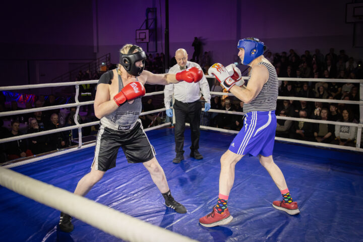 Turpaanvetotalakoot nyrkkeilyn näytösottelu Matti Jyväukko Lappalainen ja Karl Helenius (kuvaaja Riitta Airaksinen)