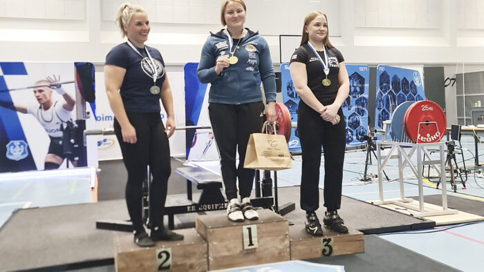 Leena Saastamoinen Kiuruveden Urheilijat klassisen penkkipunnerruksen Suomen mestari SM-kulta 2026_käsitelty